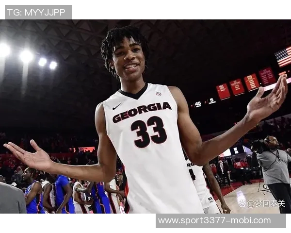 克拉克斯顿表现出色9投6中贡献14分6篮板3助攻1抢断1盖帽助球队获胜